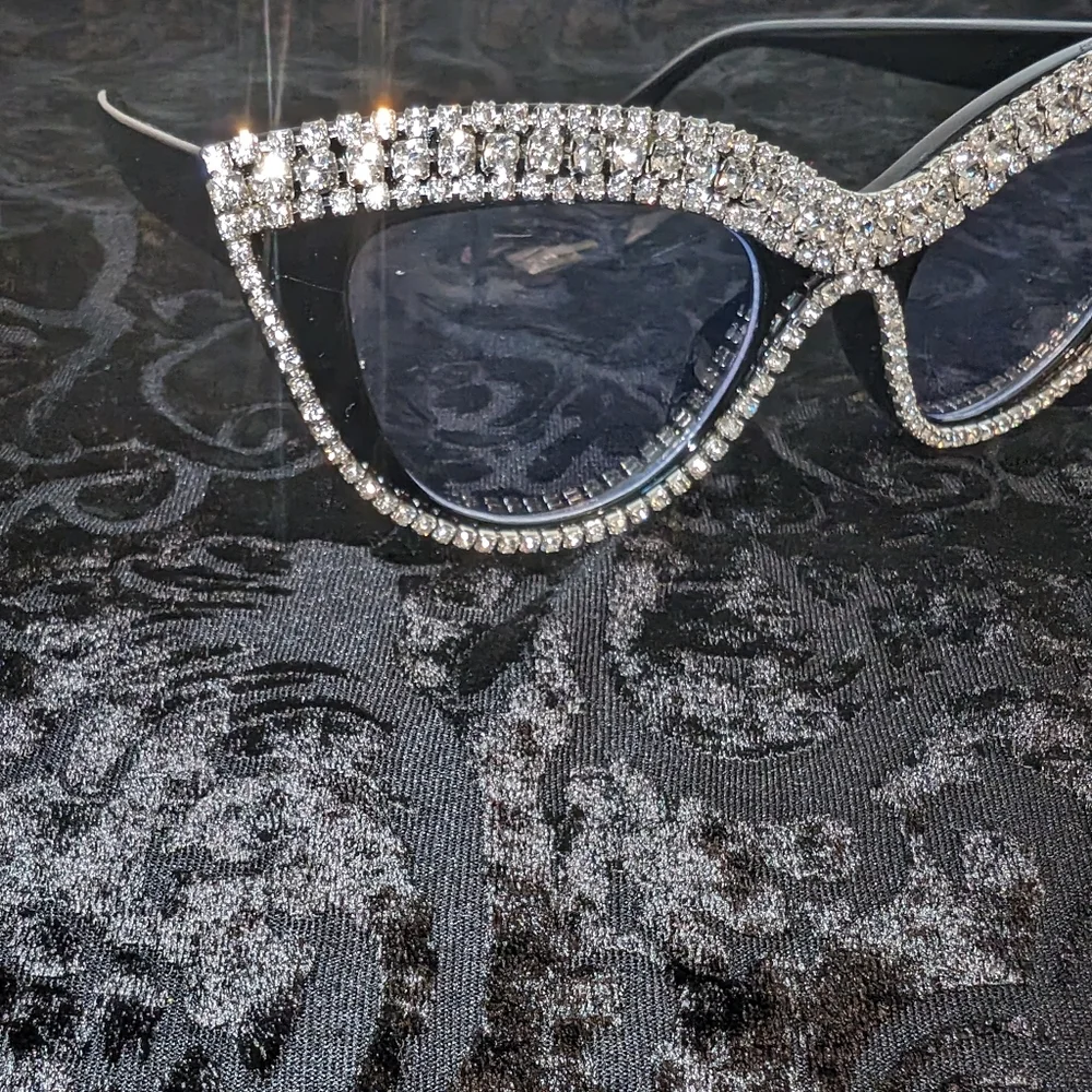Black Rhinestone Fashion Glasses 🕶️ - Picture 4 of 6